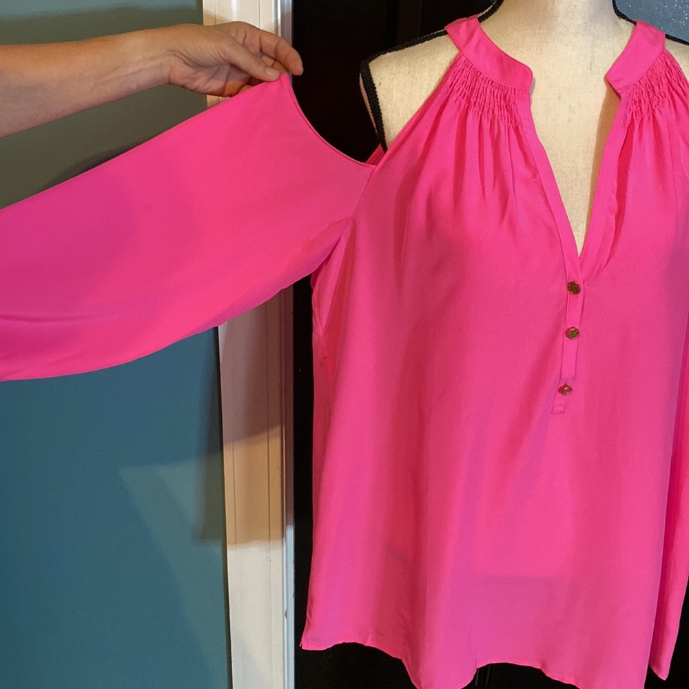 EUC XL open shoulder pink Lilly Pulitzer Elsa top silk with gold buttons